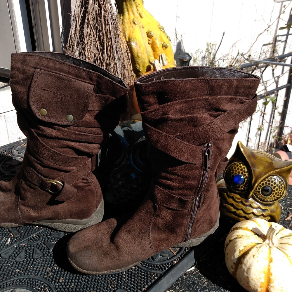 Arizona Brown Faux Suede size 6 zip pull on boot booties